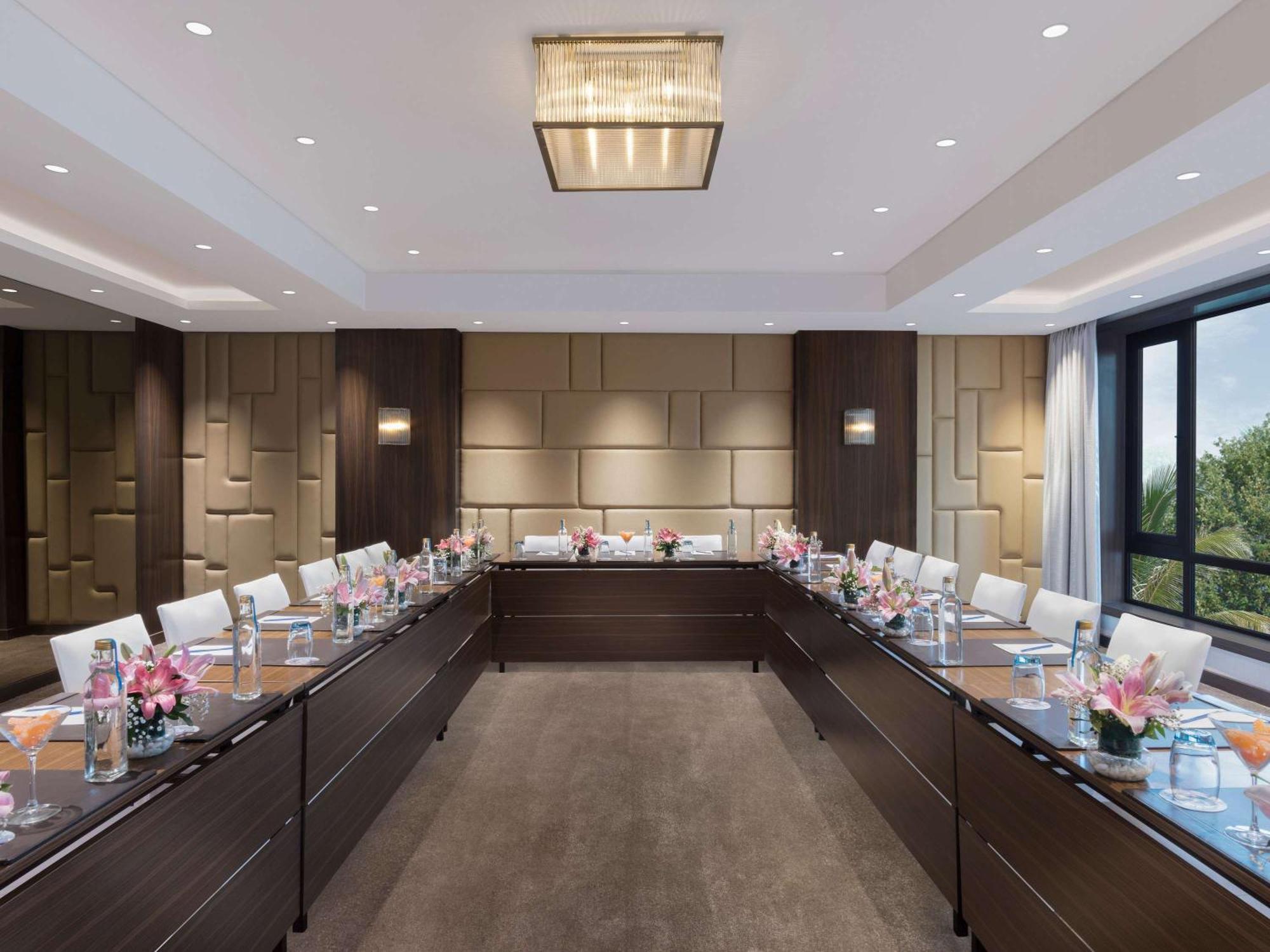 Novotel Lucknow Gomti Nagar Экстерьер фото